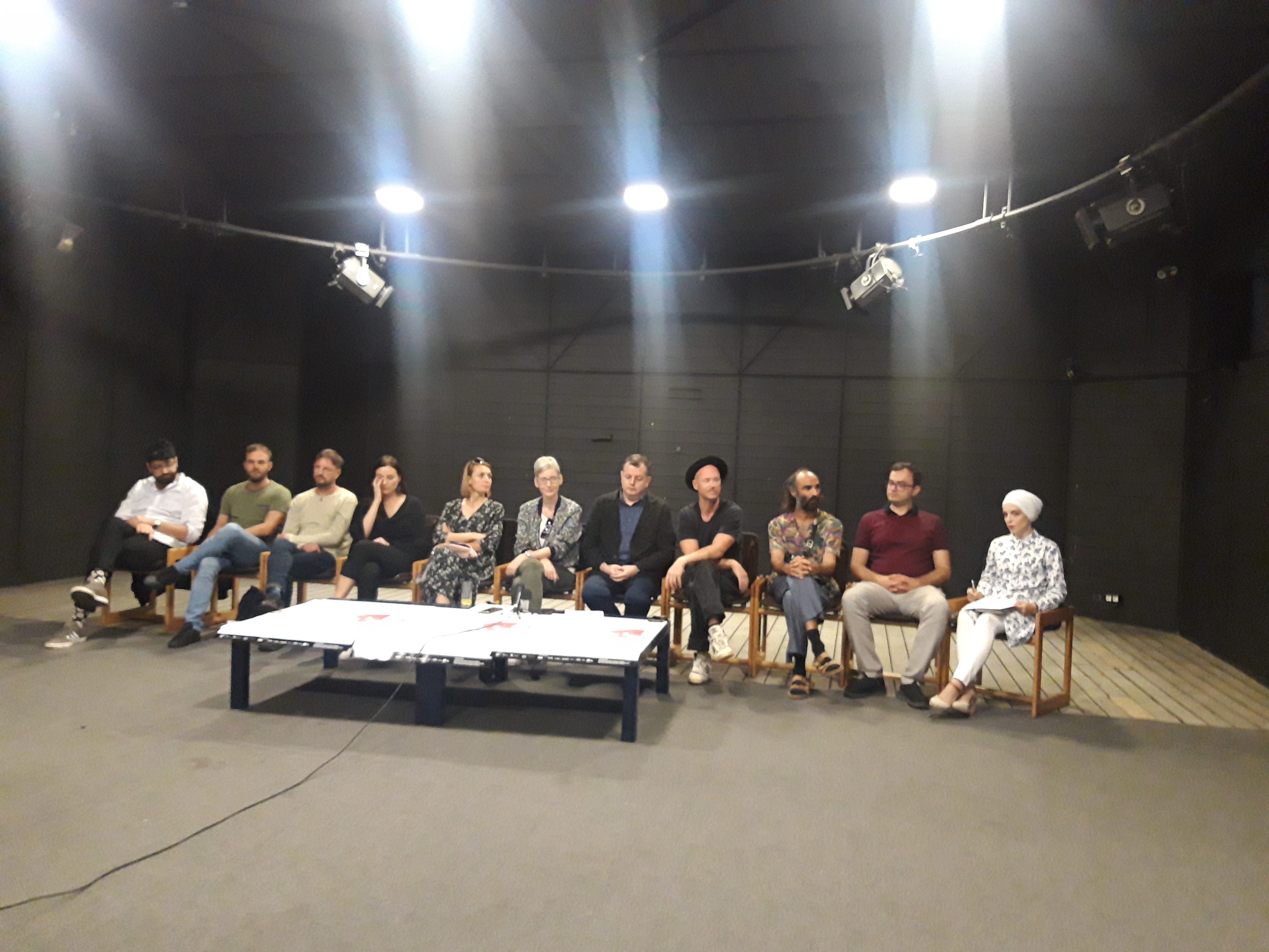 „Balet osmijeha u oblaku dima“- neverbalni teatar performativnog karaktera